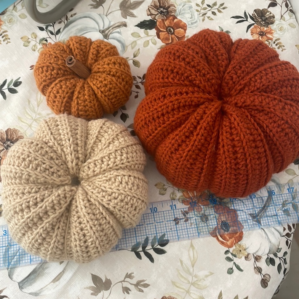 Handmade Crocheted Pumpkin stack - Picture 5 of 11